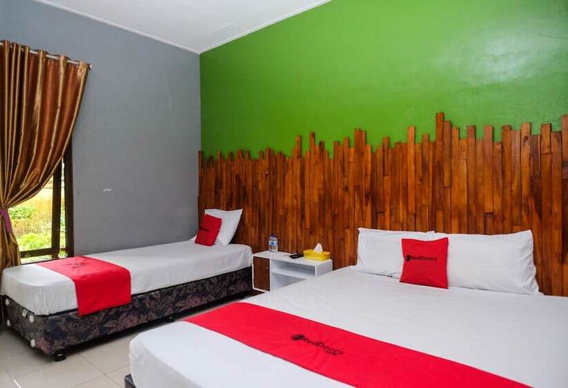 Hotel Reddoorz Syariah @ Colomadu 2