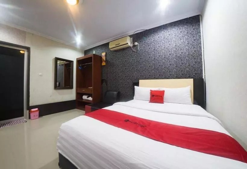 ホテル Reddoorz Syariah Near Rsud Ainun Habibie Gorontalo