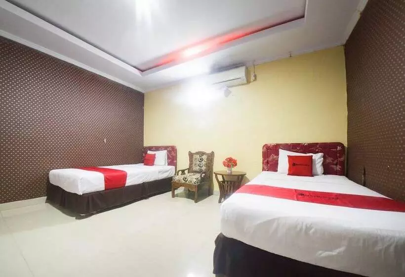 ホテル Reddoorz Syariah Near Rsud Ainun Habibie Gorontalo