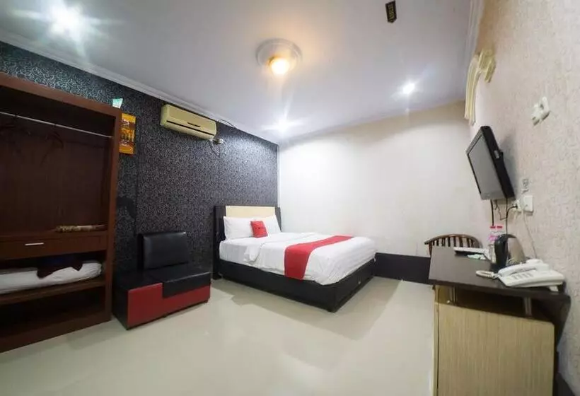 ホテル Reddoorz Syariah Near Rsud Ainun Habibie Gorontalo