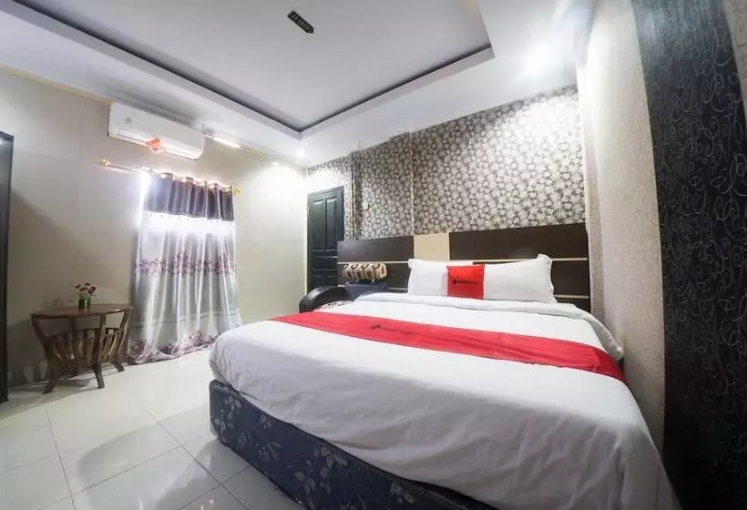 ホテル Reddoorz Syariah Near Rsud Ainun Habibie Gorontalo