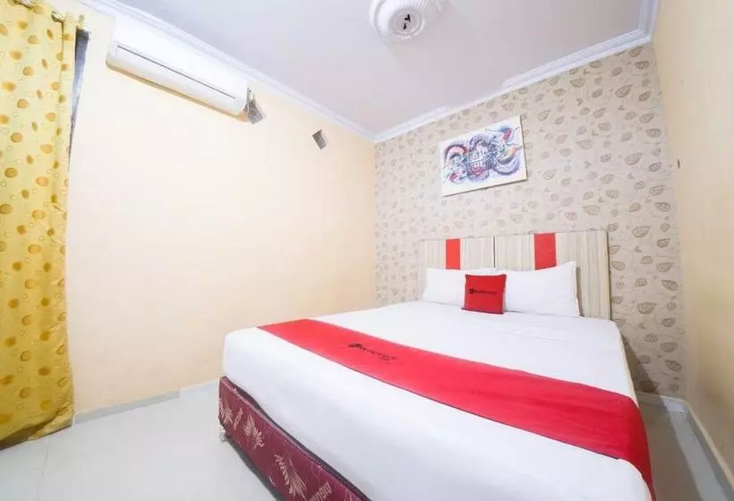 ホテル Reddoorz Syariah Near Rsud Ainun Habibie Gorontalo