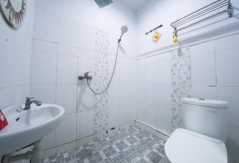 בית מלון כפרי Reddoorz Syariah Near Rsud Ainun Habibie Gorontalo