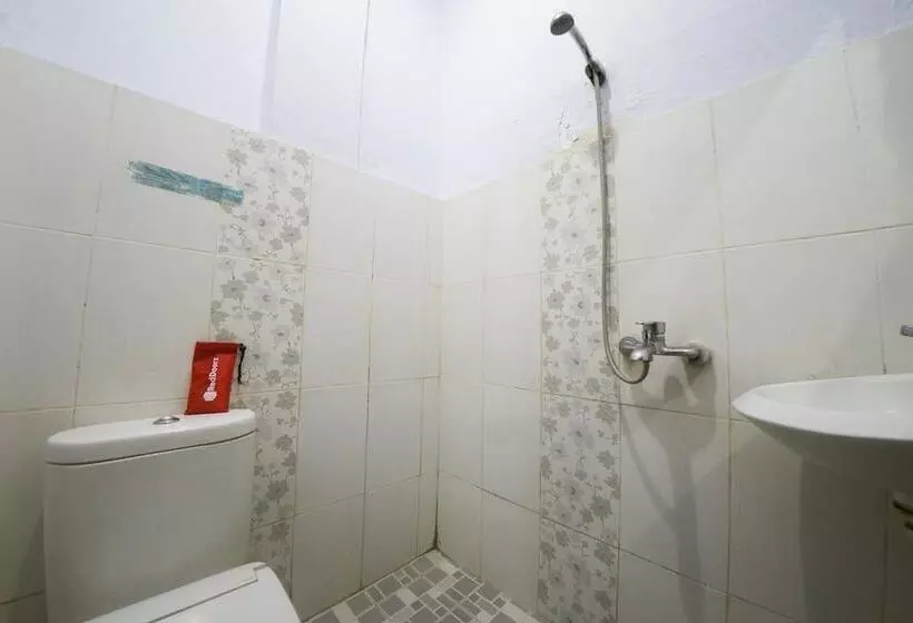 ホテル Reddoorz Syariah Near Rsud Ainun Habibie Gorontalo