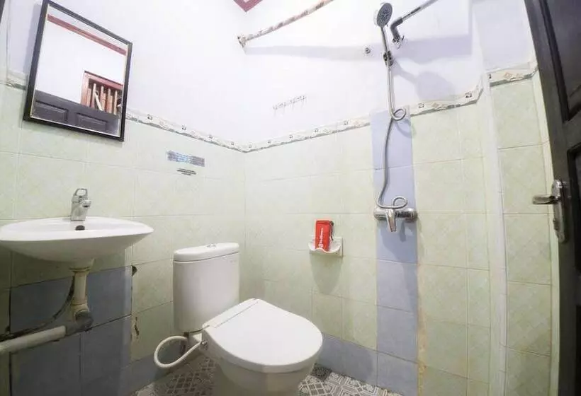 ホテル Reddoorz Syariah Near Rsud Ainun Habibie Gorontalo