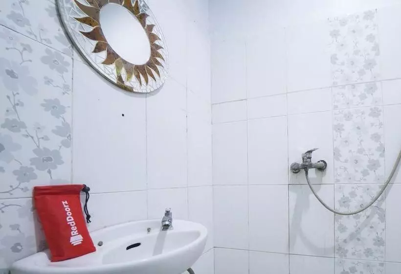 ホテル Reddoorz Syariah Near Rsud Ainun Habibie Gorontalo