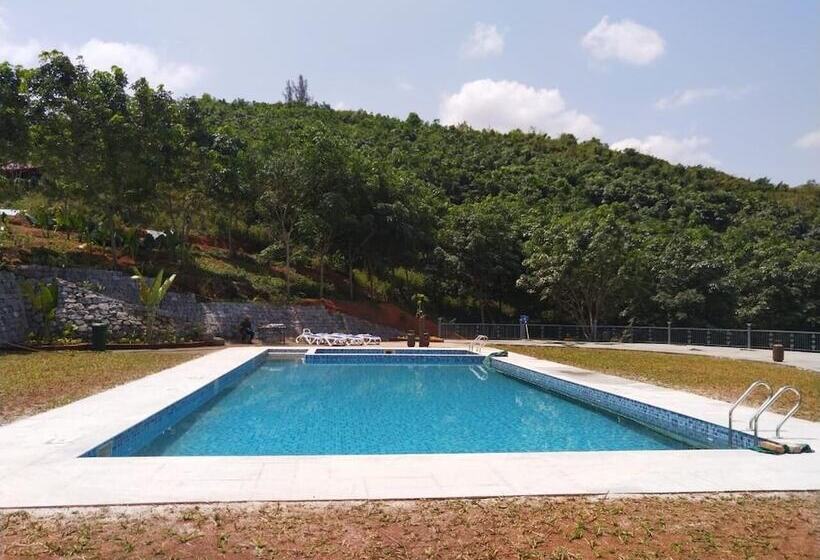 Отель The Estate Resort, Mangalore