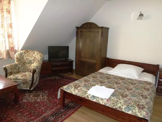Majatalo Gościniec Dworski W Ropie   Pokoje Gościnne