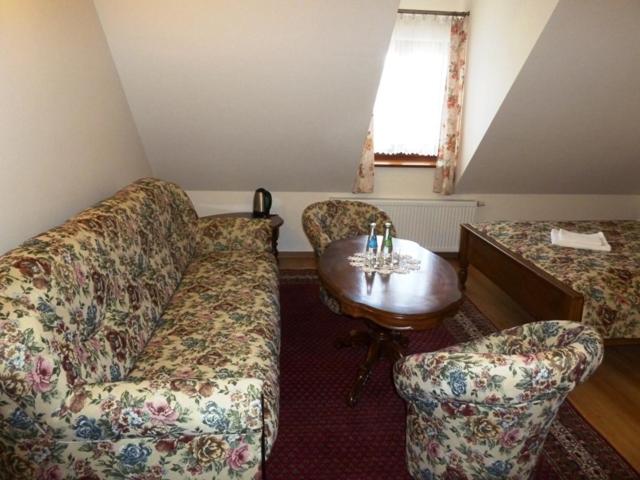 膳宿费 Gościniec Dworski W Ropie   Pokoje Gościnne