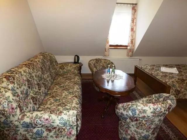 Majatalo Gościniec Dworski W Ropie   Pokoje Gościnne