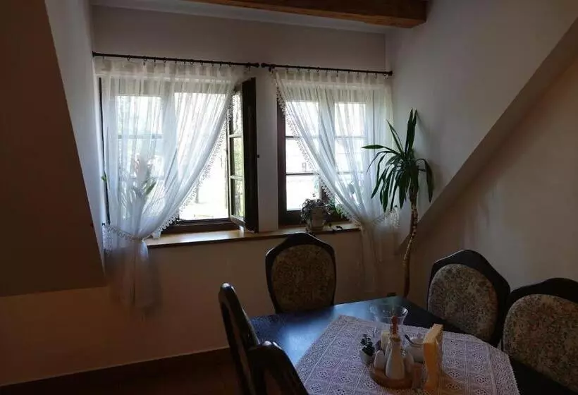 Majatalo Gościniec Dworski W Ropie   Pokoje Gościnne
