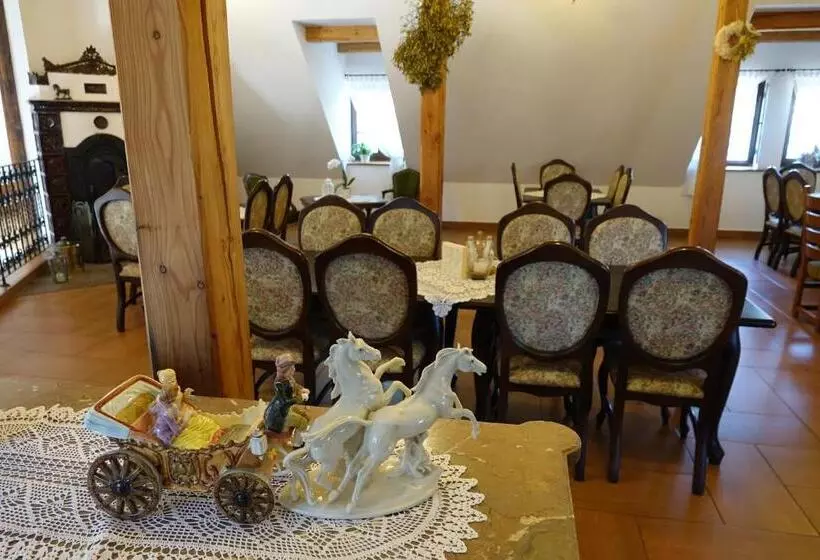 Majatalo Gościniec Dworski W Ropie   Pokoje Gościnne