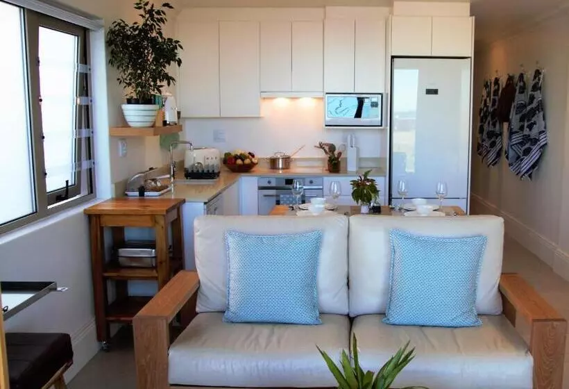 Majatalo Oceans Guest House & Luxurious Apartments