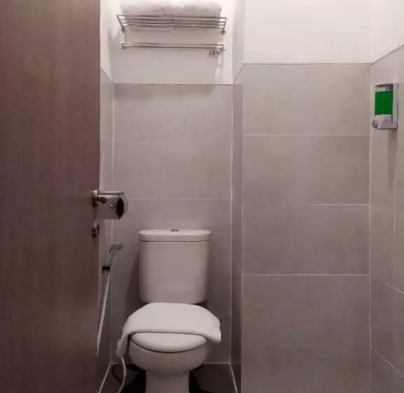 Hotelli Front One Residence Syariah Mampang