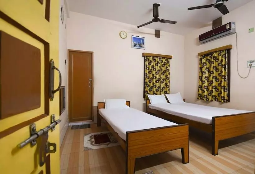 ホテル Spot On 48582 Monalisa Lodge