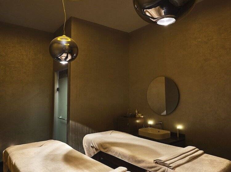 Magna Pivot Hotel Boutique Class