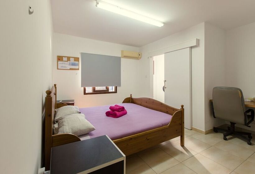 بنسيون Acticon Rooms Larnaca