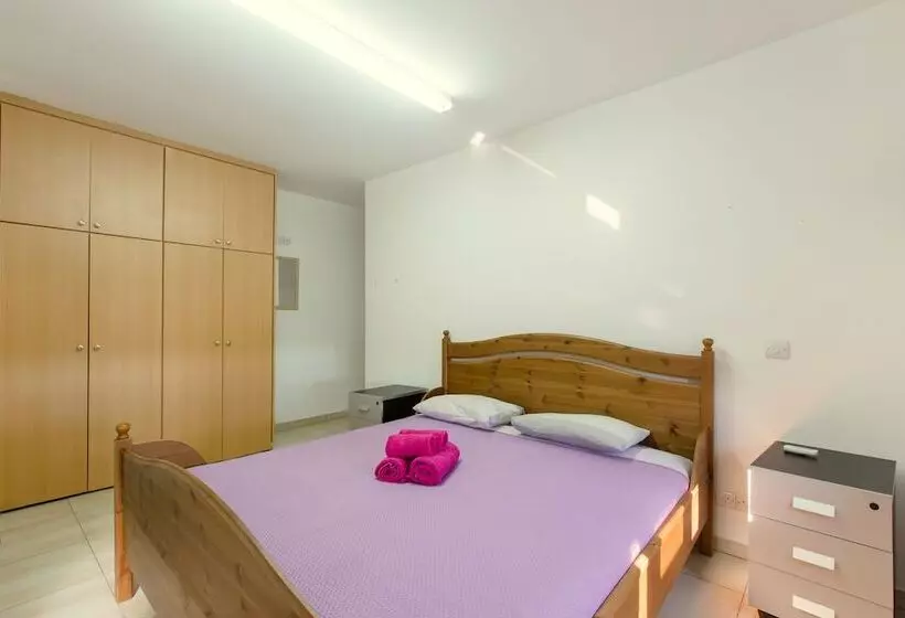 پانسیون Acticon Rooms Larnaca