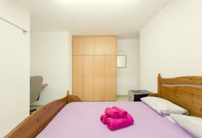 بنسيون Acticon Rooms Larnaca