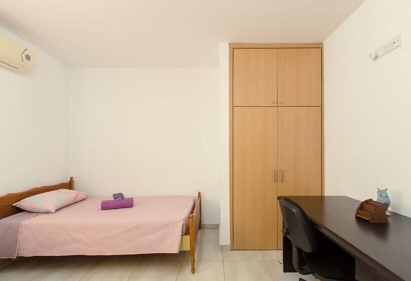 بنسيون Acticon Rooms Larnaca