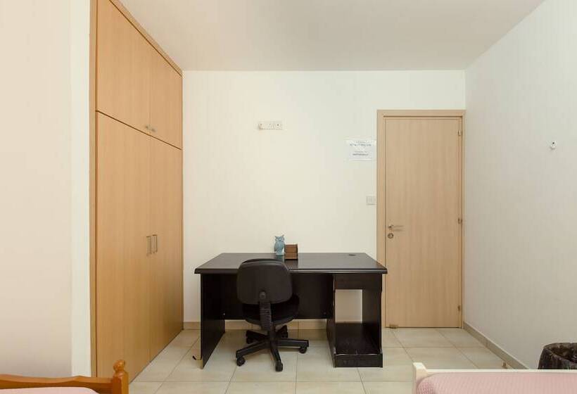 بنسيون Acticon Rooms Larnaca