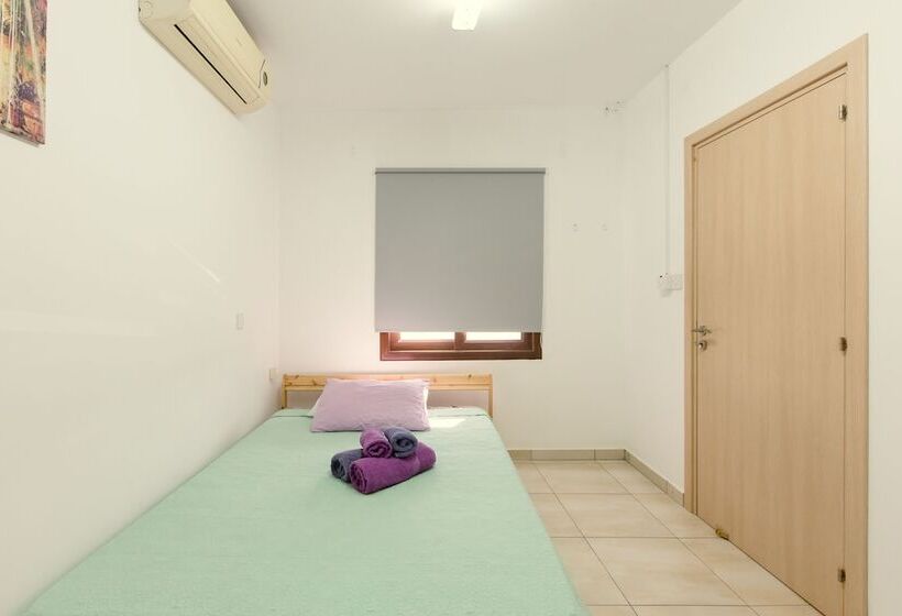 بنسيون Acticon Rooms Larnaca