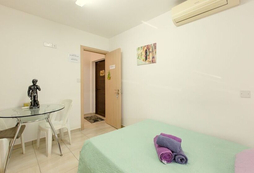 بنسيون Acticon Rooms Larnaca