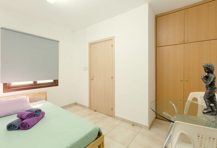 بنسيون Acticon Rooms Larnaca