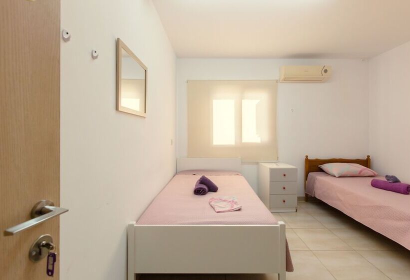 بنسيون Acticon Rooms Larnaca