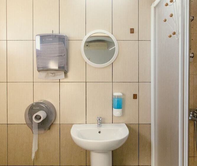 بنسيون Acticon Rooms Larnaca