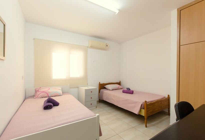بنسيون Acticon Rooms Larnaca