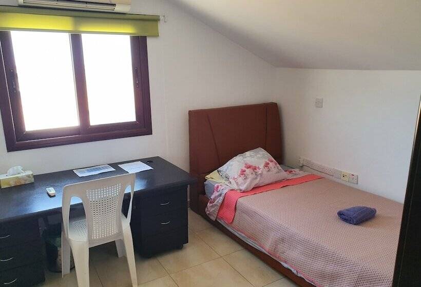 بنسيون Acticon Rooms Larnaca