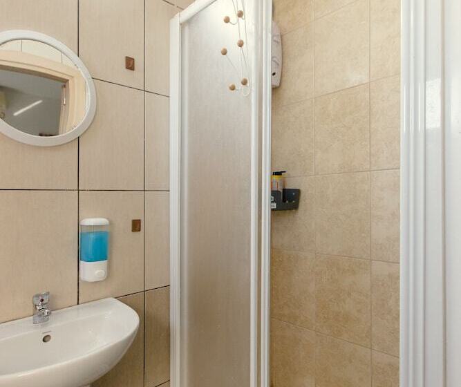 بنسيون Acticon Rooms Larnaca