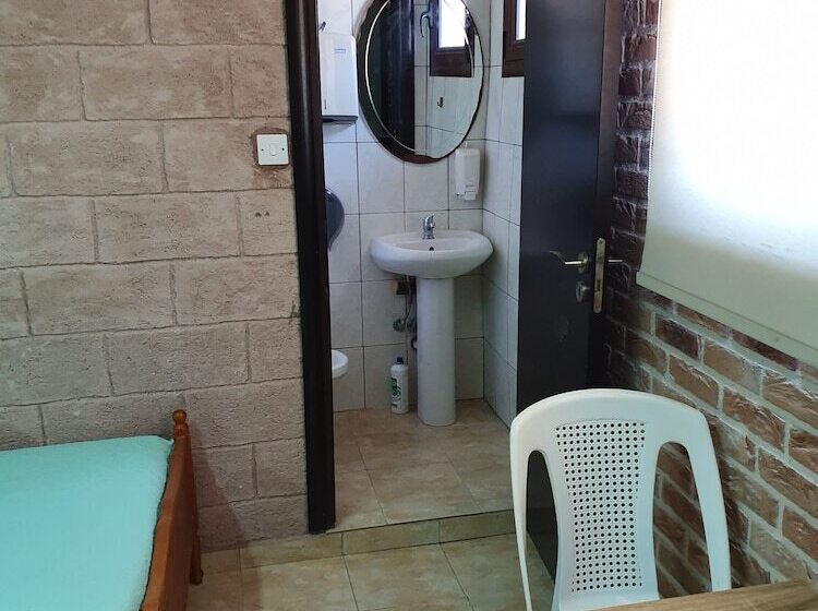 بنسيون Acticon Rooms Larnaca