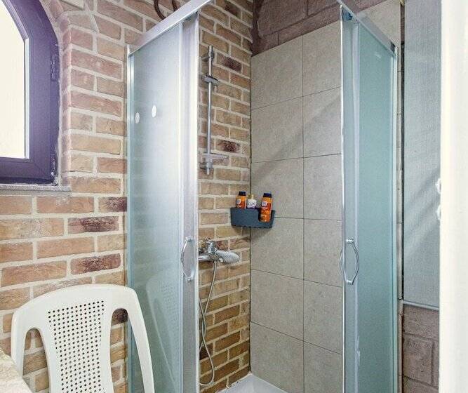 بنسيون Acticon Rooms Larnaca