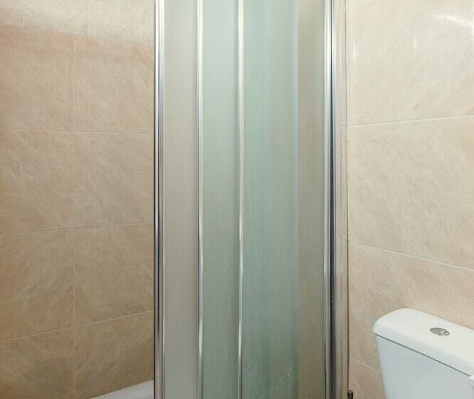 بنسيون Acticon Rooms Larnaca