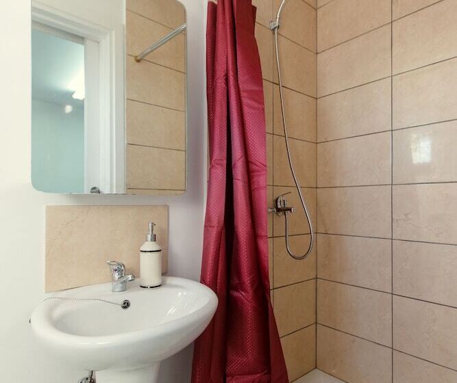 بنسيون Acticon Rooms Larnaca