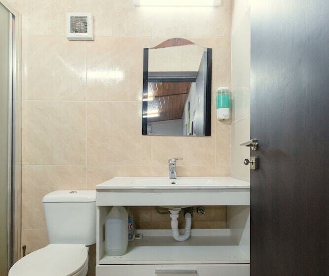 بنسيون Acticon Rooms Larnaca