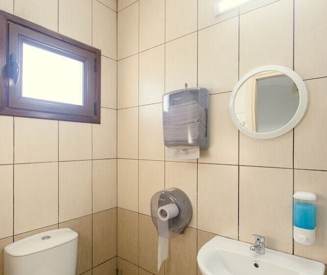 بنسيون Acticon Rooms Larnaca