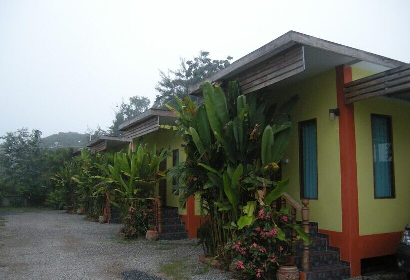 פנסיון Bansermsuk Resort