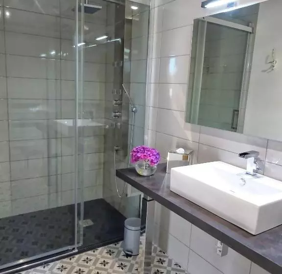 Majatalo Domaine La Bastide