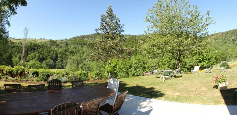 ベッドアンドブレックファースト Chambres Et Table D Hôtes La Combette