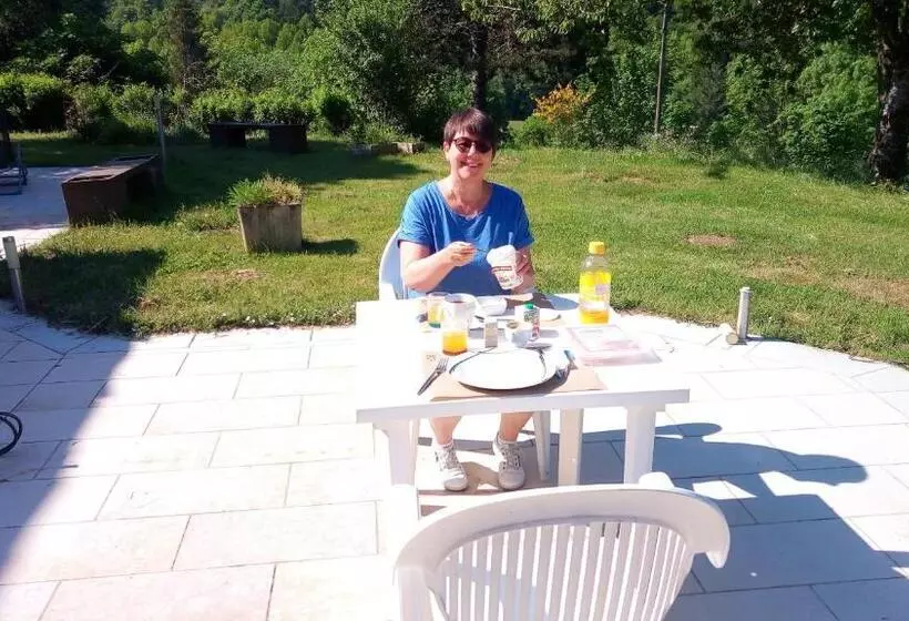 Aamiaismajoitus (B&B) Chambres Et Table D Hôtes La Combette