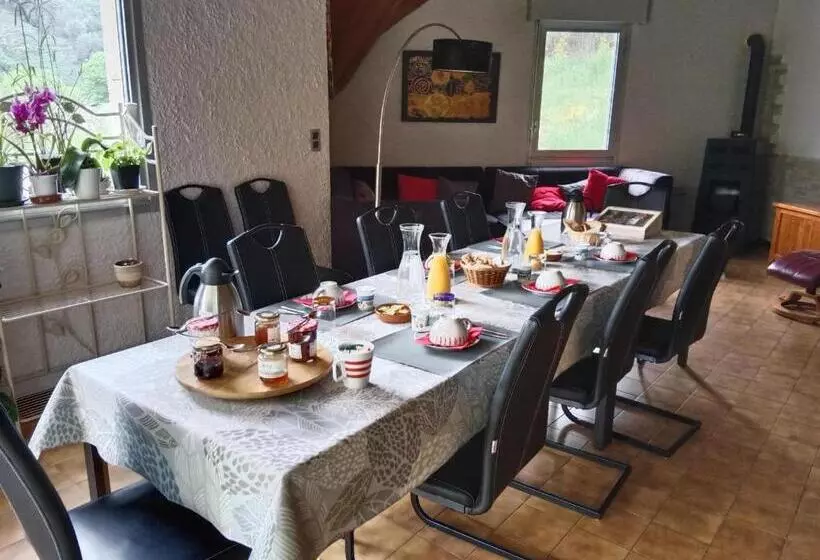 Aamiaismajoitus (B&B) Chambres Et Table D Hôtes La Combette
