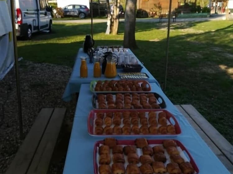 בית מלון כפרי Camping Loisirs Des Groux