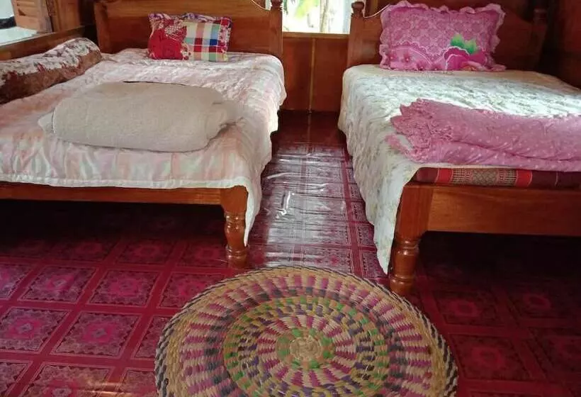 Hotelli Kakrona Pouk Homestay
