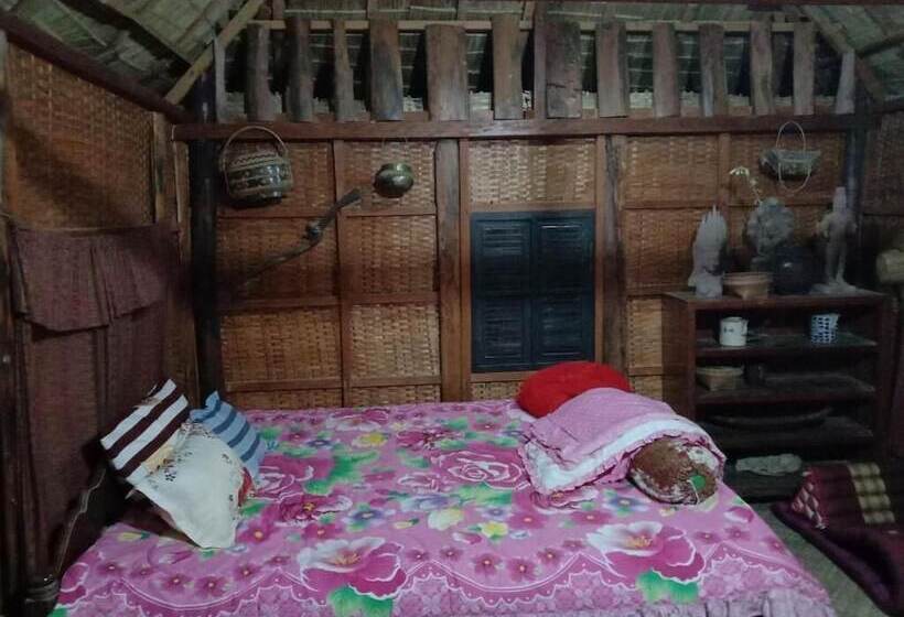 فندق Kakrona Pouk Homestay