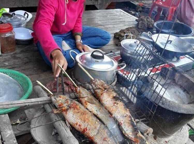 فندق Kakrona Pouk Homestay