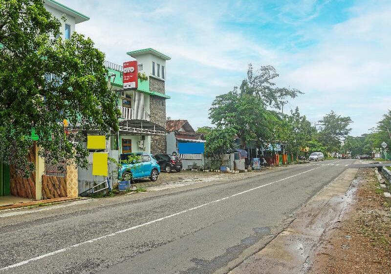 فندق Pemondokan Alvaro 2 By Oyo Rooms