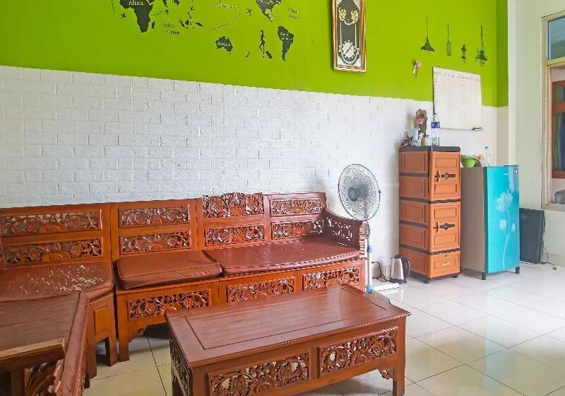 فندق Pemondokan Alvaro 2 By Oyo Rooms